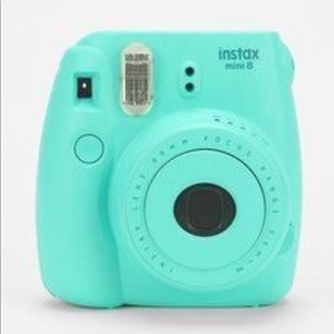 Mini Polaroid. Comes with batteries.